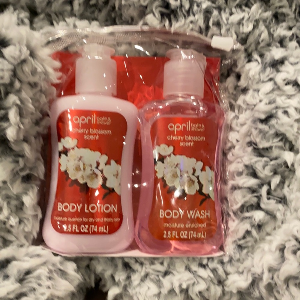 Body lotion and body wash 2.5fl sealed
